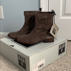 Frye Cara Short Suede Boot Size 7.5